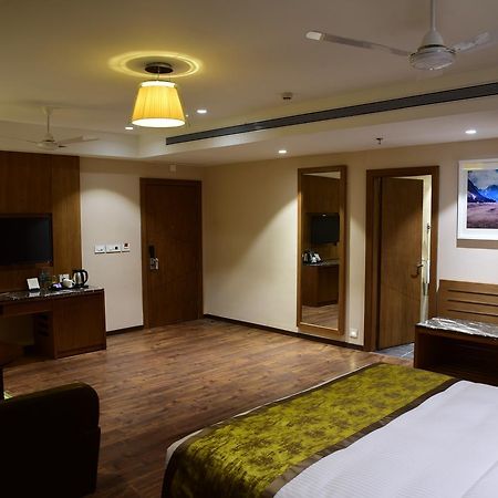 Lemon Tree Hotel Siliguri Bagian luar foto