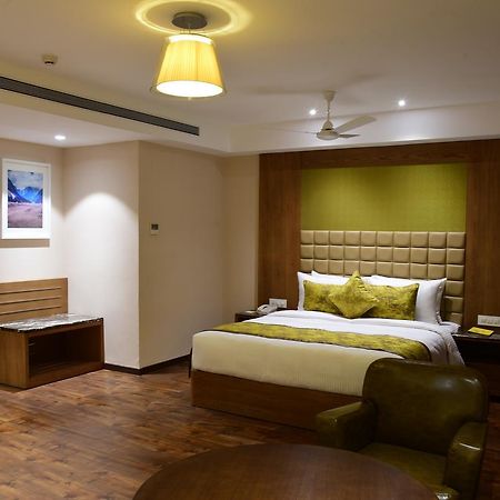 Lemon Tree Hotel Siliguri Bagian luar foto