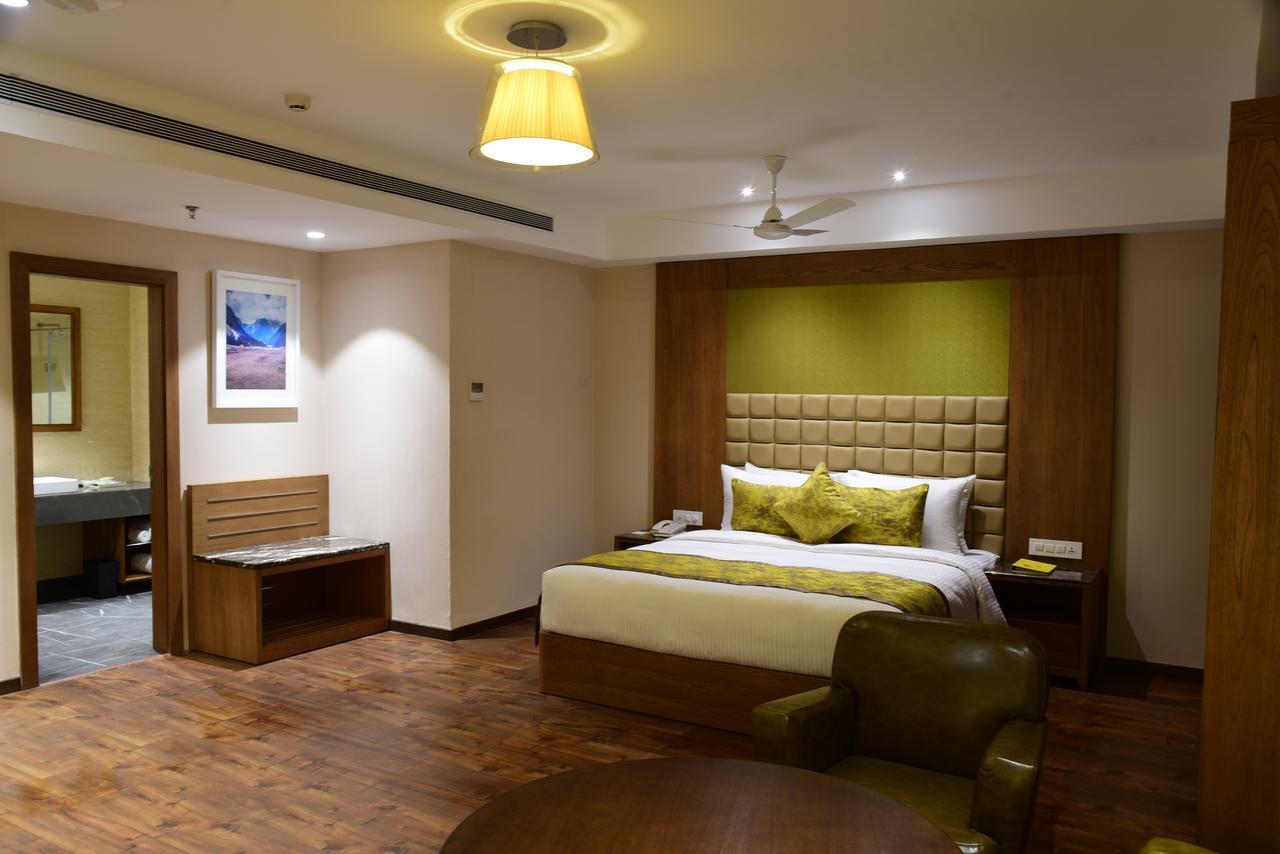 Lemon Tree Hotel Siliguri Bagian luar foto