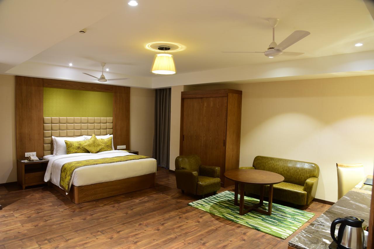 Lemon Tree Hotel Siliguri Bagian luar foto