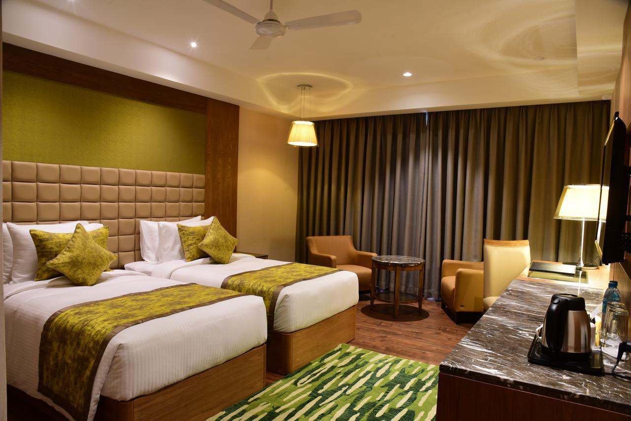 Lemon Tree Hotel Siliguri Bagian luar foto