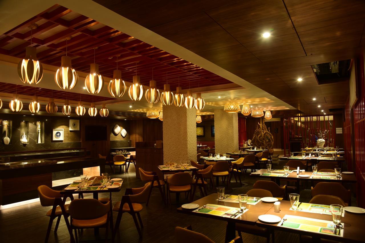 Lemon Tree Hotel Siliguri Bagian luar foto
