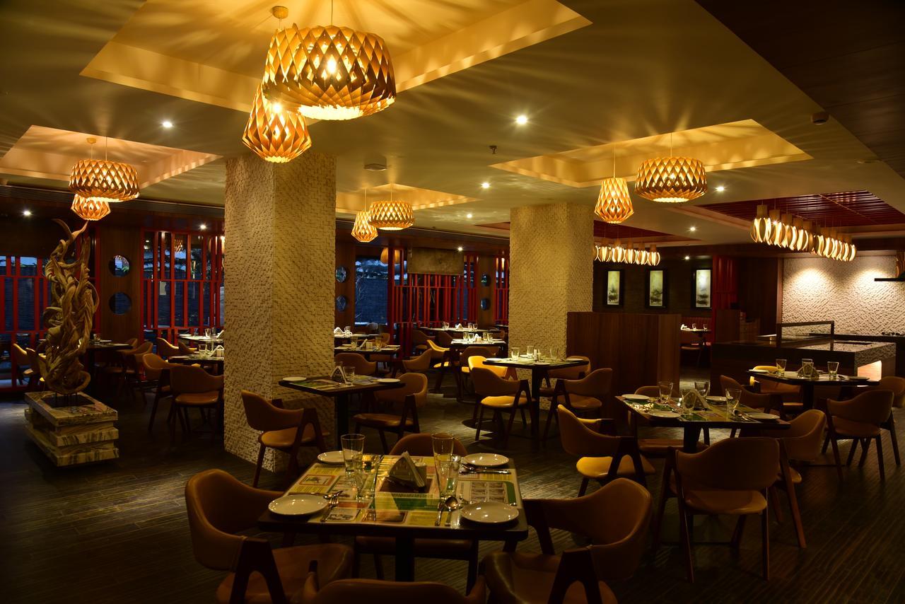 Lemon Tree Hotel Siliguri Bagian luar foto