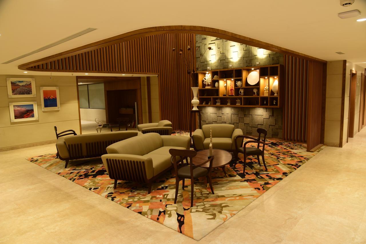 Lemon Tree Hotel Siliguri Bagian luar foto