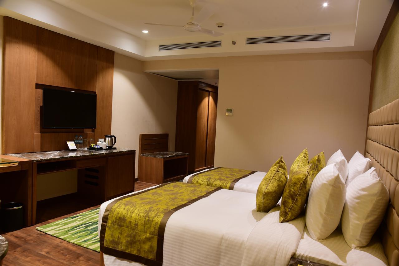 Lemon Tree Hotel Siliguri Bagian luar foto