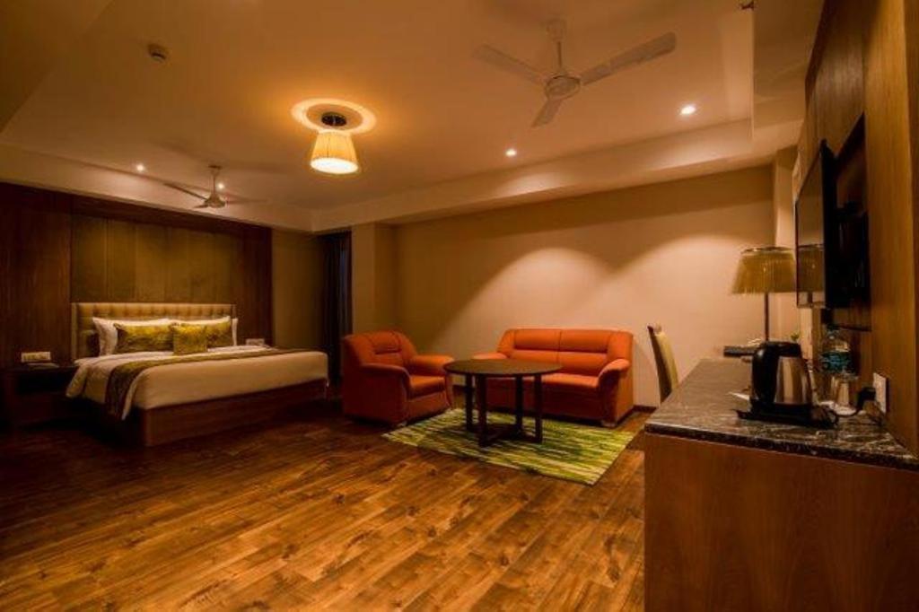 Lemon Tree Hotel Siliguri Bagian luar foto